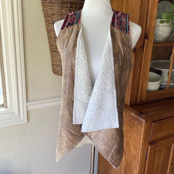 Flying Tomato Open Front Faux Shearling Boho Vest Size Women’s Small - Picture 2 of 14